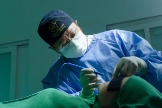 Milton Seigi Hayashi orienta sobre os cuidados e resultados esperados dos preenchimentos faciais modernos.