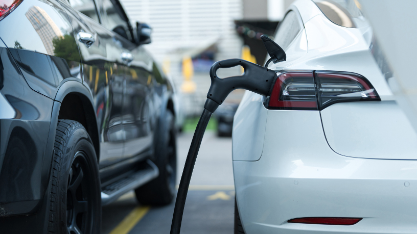 O desafio da acessibilidade dos carros elétricos populares no Brasil sob a análise de Teciomar Ábila.